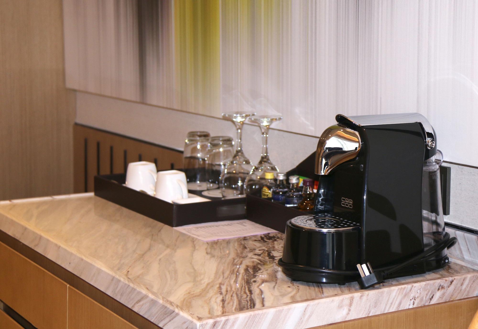 Отель Doubletree By Hilton Chongqing - Nan'An Экстерьер фото