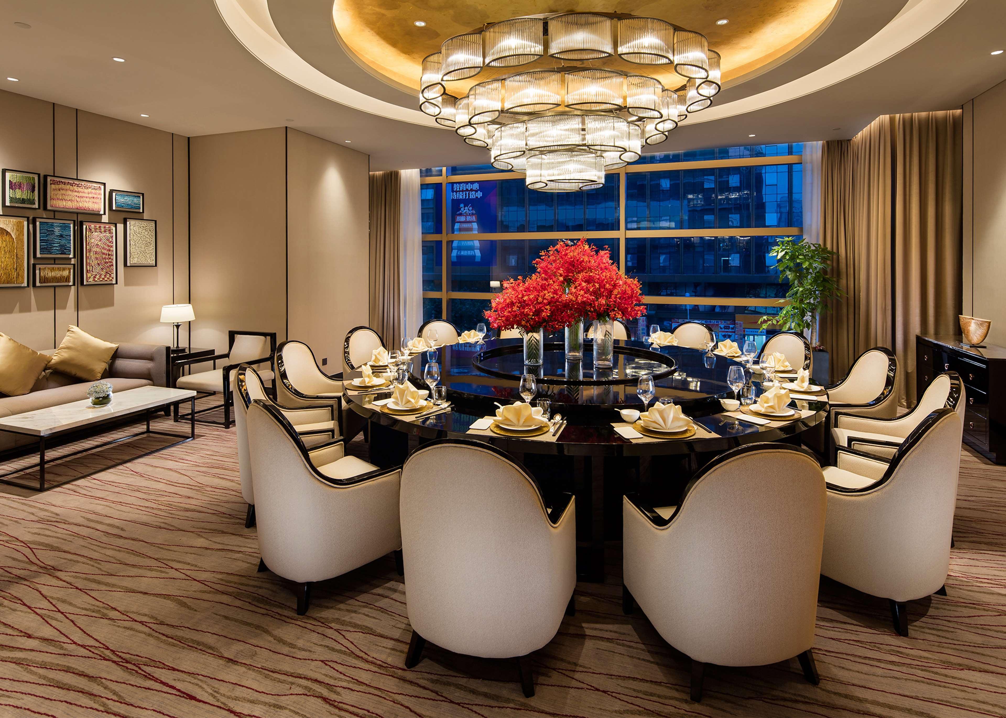 Отель Doubletree By Hilton Chongqing - Nan'An Экстерьер фото