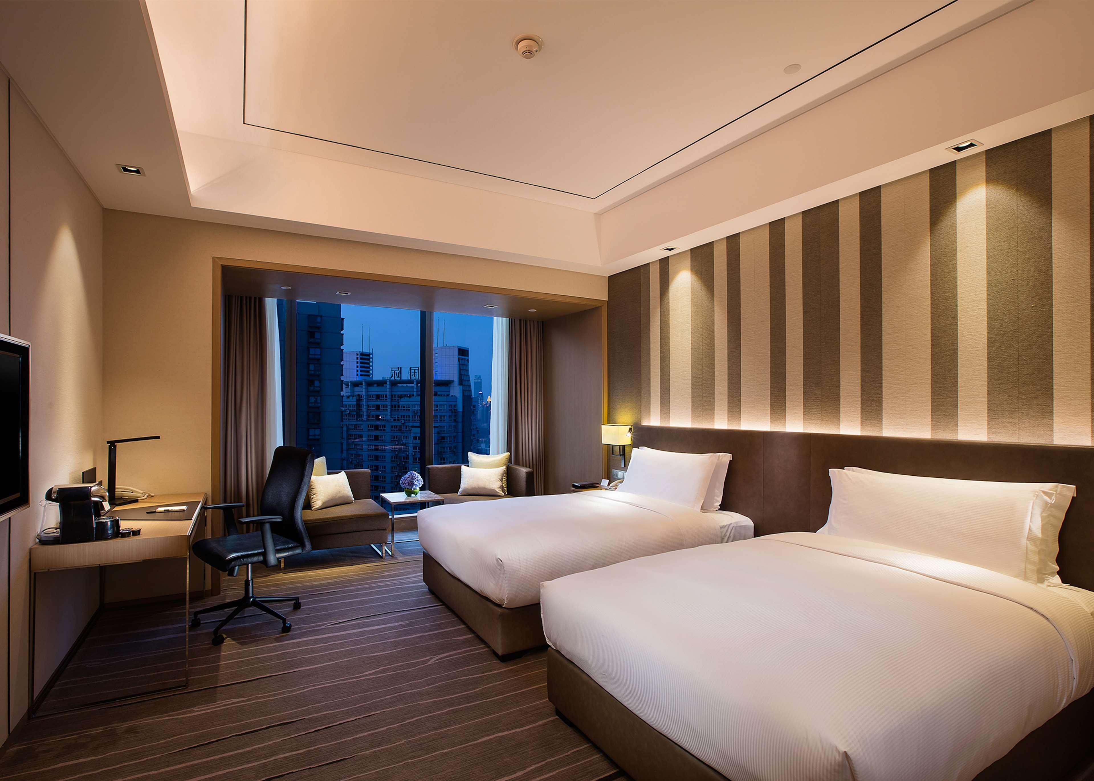 Отель Doubletree By Hilton Chongqing - Nan'An Экстерьер фото