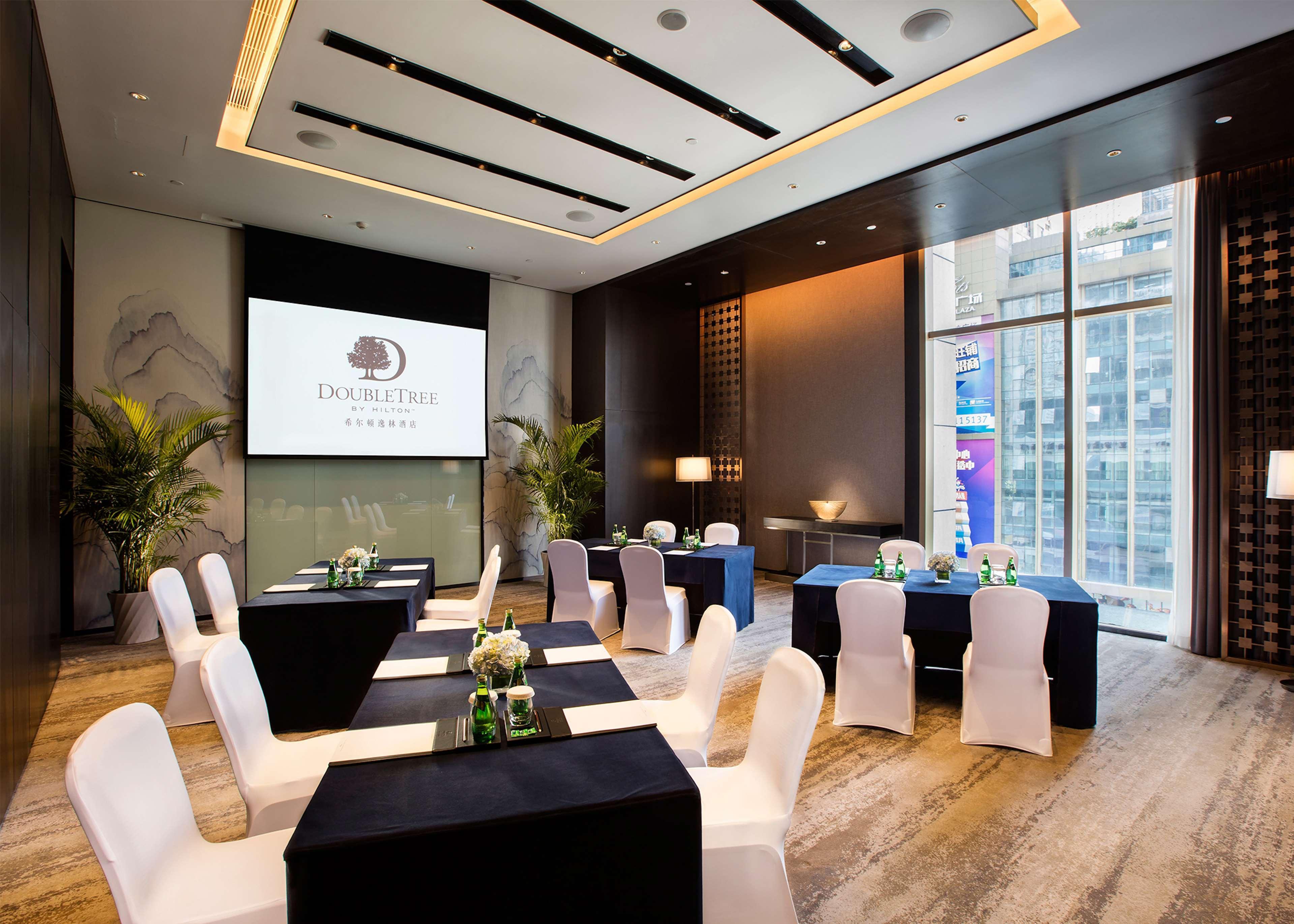 Отель Doubletree By Hilton Chongqing - Nan'An Экстерьер фото