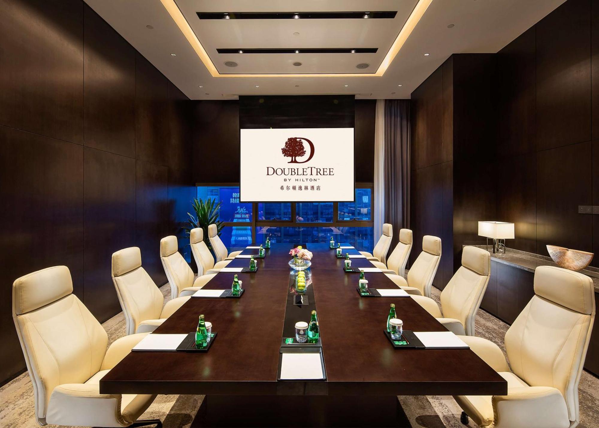 Отель Doubletree By Hilton Chongqing - Nan'An Экстерьер фото