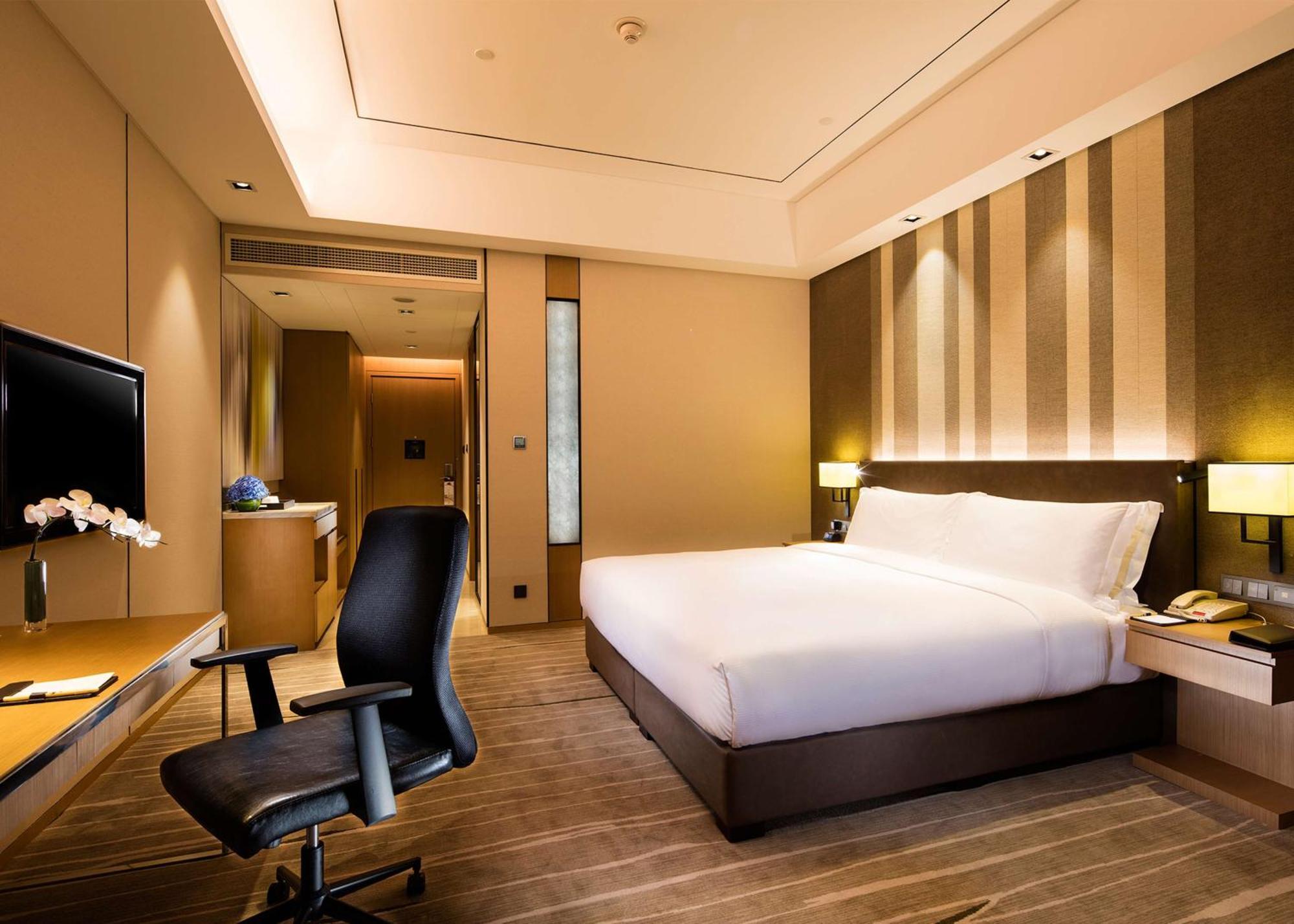 Отель Doubletree By Hilton Chongqing - Nan'An Экстерьер фото