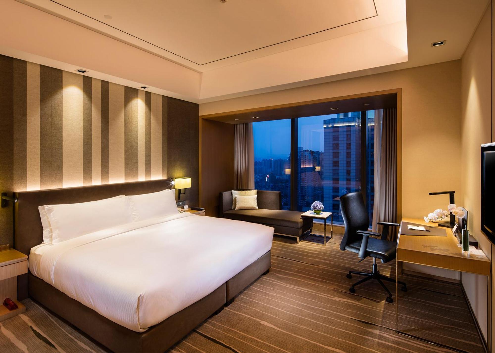 Отель Doubletree By Hilton Chongqing - Nan'An Экстерьер фото